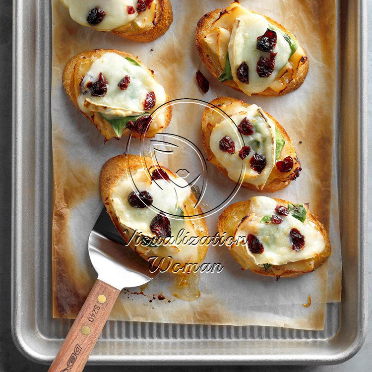 Roasted Chicken and Brie Holly Mini Bites